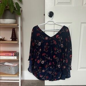 cupcakes & cashmere Navy Floral V-Neck Tiered Sleeve Blouse